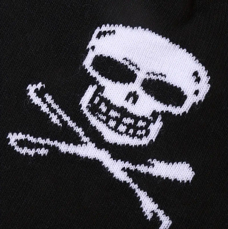 Blackthorn 31 men's skull knitted hat, stylish black winter hat with skull pattern, cozy and warm for cold weather.