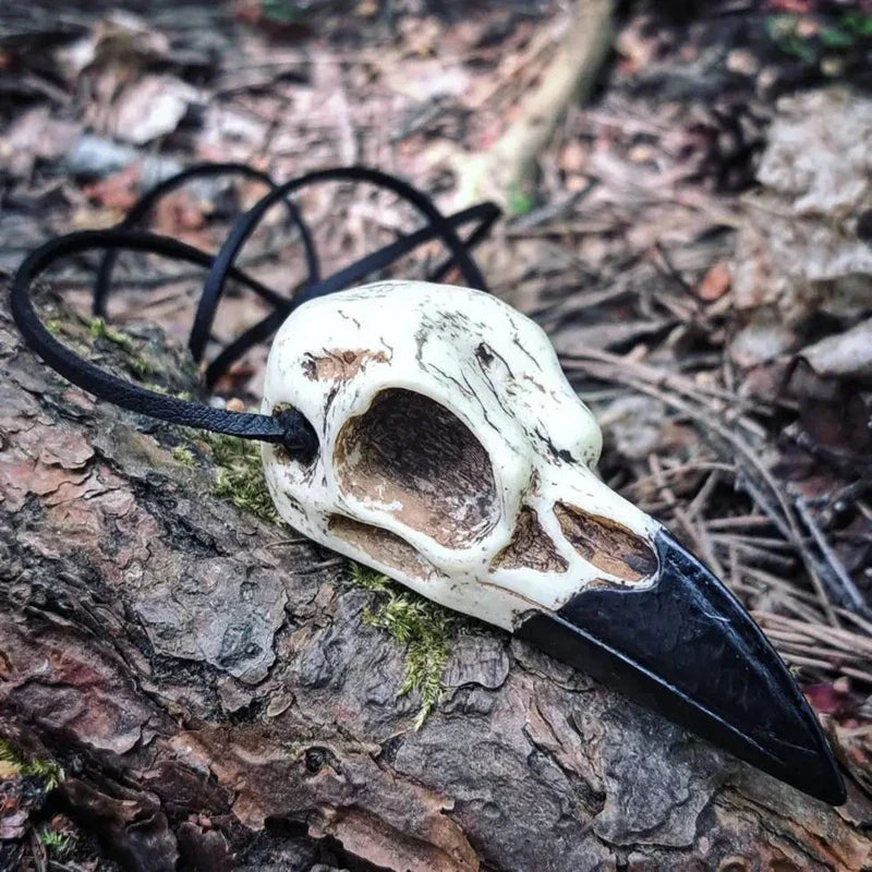 Raven Skull Necklace - Blackthorn 31