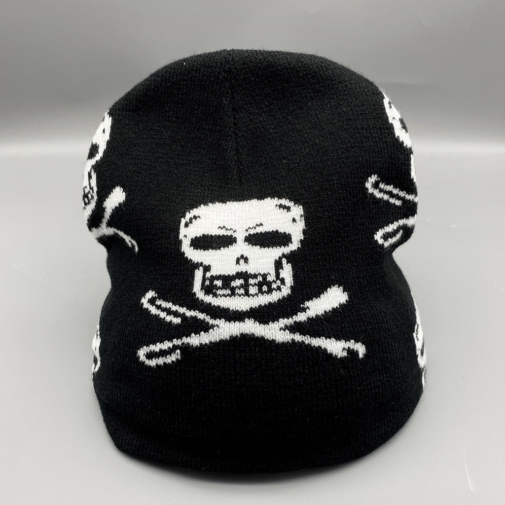 Blackthorn 31 men's skull knitted hat featuring a bold skull design, warm and stylish winter accessory.